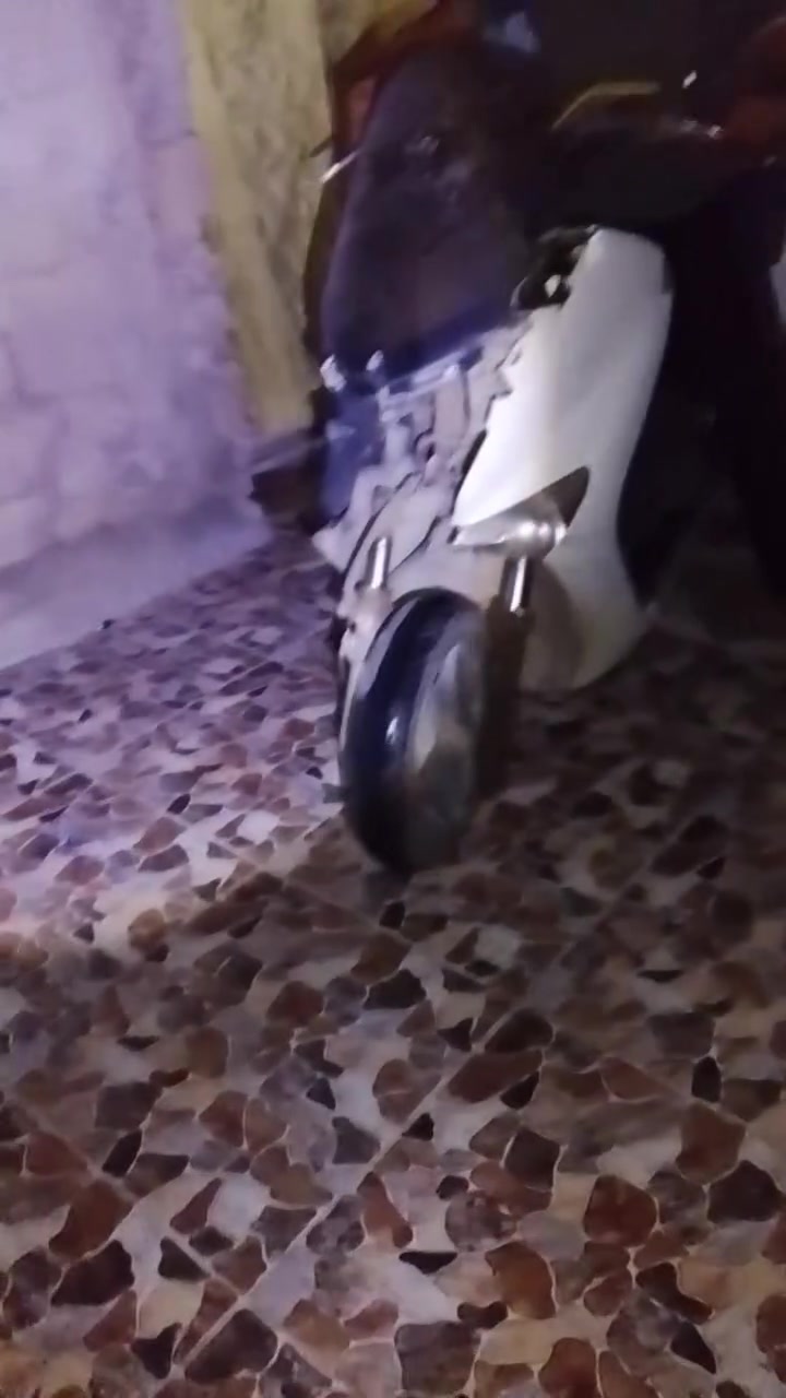 السلام عليكم ماطور شغال كامل نقره سلف وهندر واحد شرط تحريكه معدل اريد ابيعه وراوس سعر 250 وفي مجال للطيبين مكان موصل جديده جانب الايمن ***********
الرجاء التواصل على الواتساب او اتصال على الرقم
