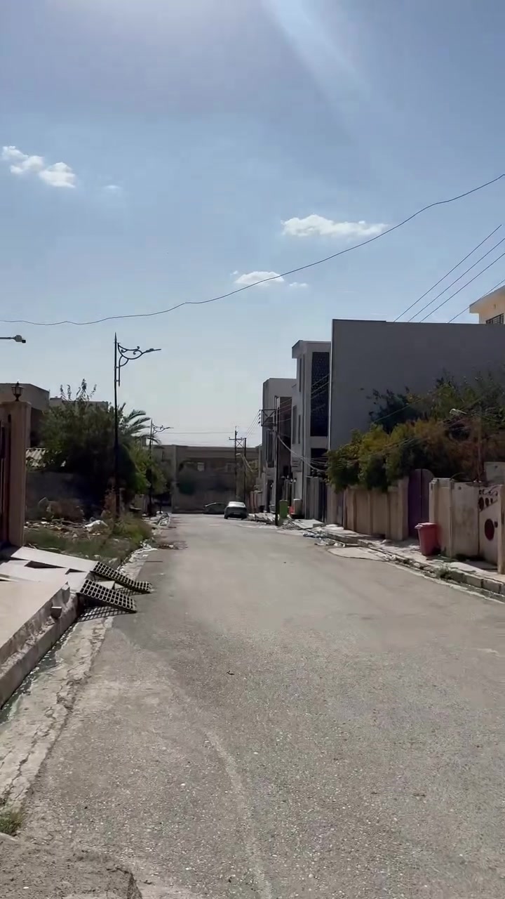 بسم الله والصلاة والسلام على رسول الله
دار للبيع🏠🏠🏠🏠دار للبيع 🏠🏠
مساحة الدار 168 متر الواجهة 8 متر
اتجاه الدار قبلة 
الدار بناء في 2021 
مكون الدار من طابقين الطابق الاول هول +ستقبال+مطبخ+2غرفتين نوم+صحيات  
الطابق الثاني 4 غرف نوم +صحيات 
📍موقع الدار حي العربي قرب جامع الشهيد حسن 
للاستفسار اكثر التواصل على الارقام 
📞***********
📞***********
