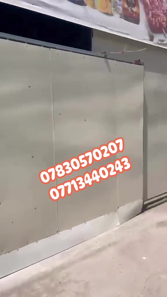 #للأيجار موقع تجاري في منطقة السيديه
مساحه 250 متر 10*25 
على شارع رئيسي (شارع المركز الصحي ) 
مسقف بالكامل ومغلف ضد الحريق 
ارضيه مصبوبه بالكامل مع شبكة صرف مياه وخدمات
للأستفسار اكثر التواصل على الأرقام التأليه
***********
***********
 او زيارة مكتب الديوان للعقار
السيديه_الضباط _شارع المركز الصحي .
