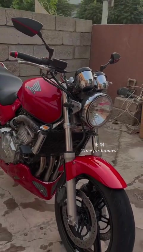 سڵاوی خواتان لی بیت ئەم ماتۆڕە بۆ فڕۆشتن هۆڕنیت ٦٠٠ مۆدیل ٢٠٠٤ هەموو گیانی بەشەرت سیرڤس کامل کرەوە  دینار مەسرەفی تیدا نیە
سلیمانی 
***********
