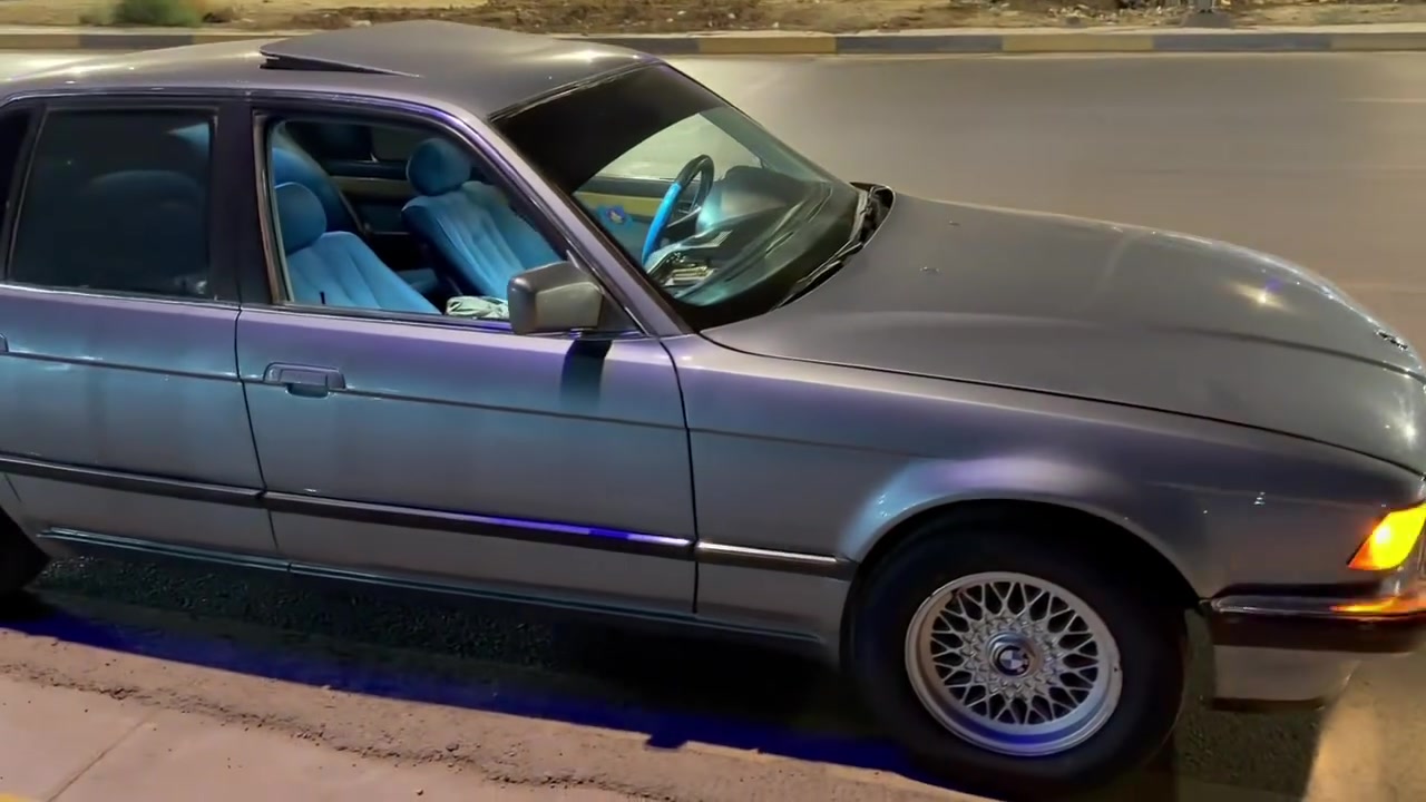 السلام عليكم
bmw 730i
1991
سياره بلاديه من غرفه وكهربائيات بدون حادث فقط صبغ جماليه ABS شغال  تبريد شغال مكينه كير شرط منظومه زنون حداديه جديده 
زوج تايرات جدد ويل خليه جديد مال حاويه
السياره معروضه للبيع أو مراوس 
السعر

٦٥
***********
