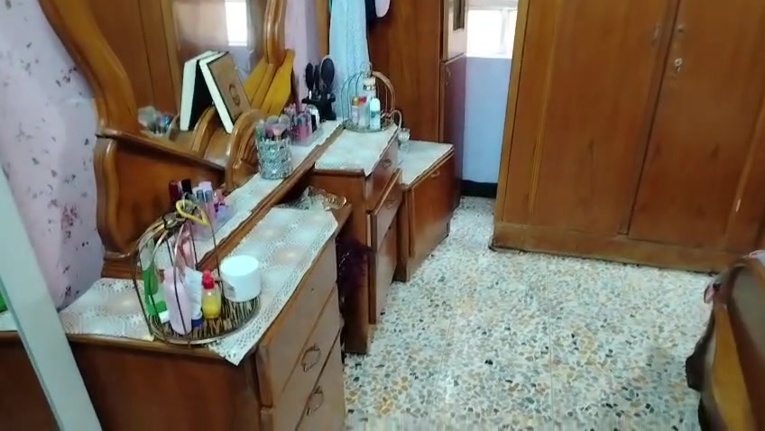 غرفه للبيع نضافه ٩٠ بالميه السعر ٤٠٠ مكاني الموصل جانب الأيمن ***********
