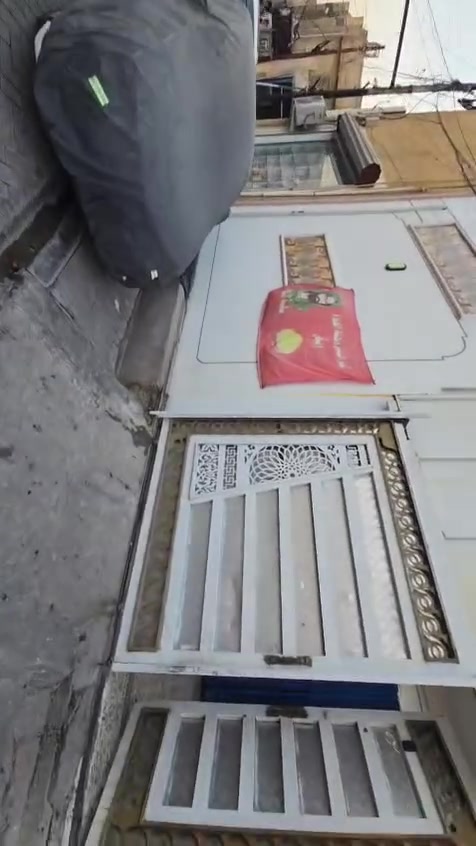 سلام عليكم دار البيع. تفاصيل. داخل المقطع

 البيع او مراوس  ب( دونم قبل الجسر الفرنسي ) 
 سعر البيع دار135. معأ الثاث تواصل(***********)
