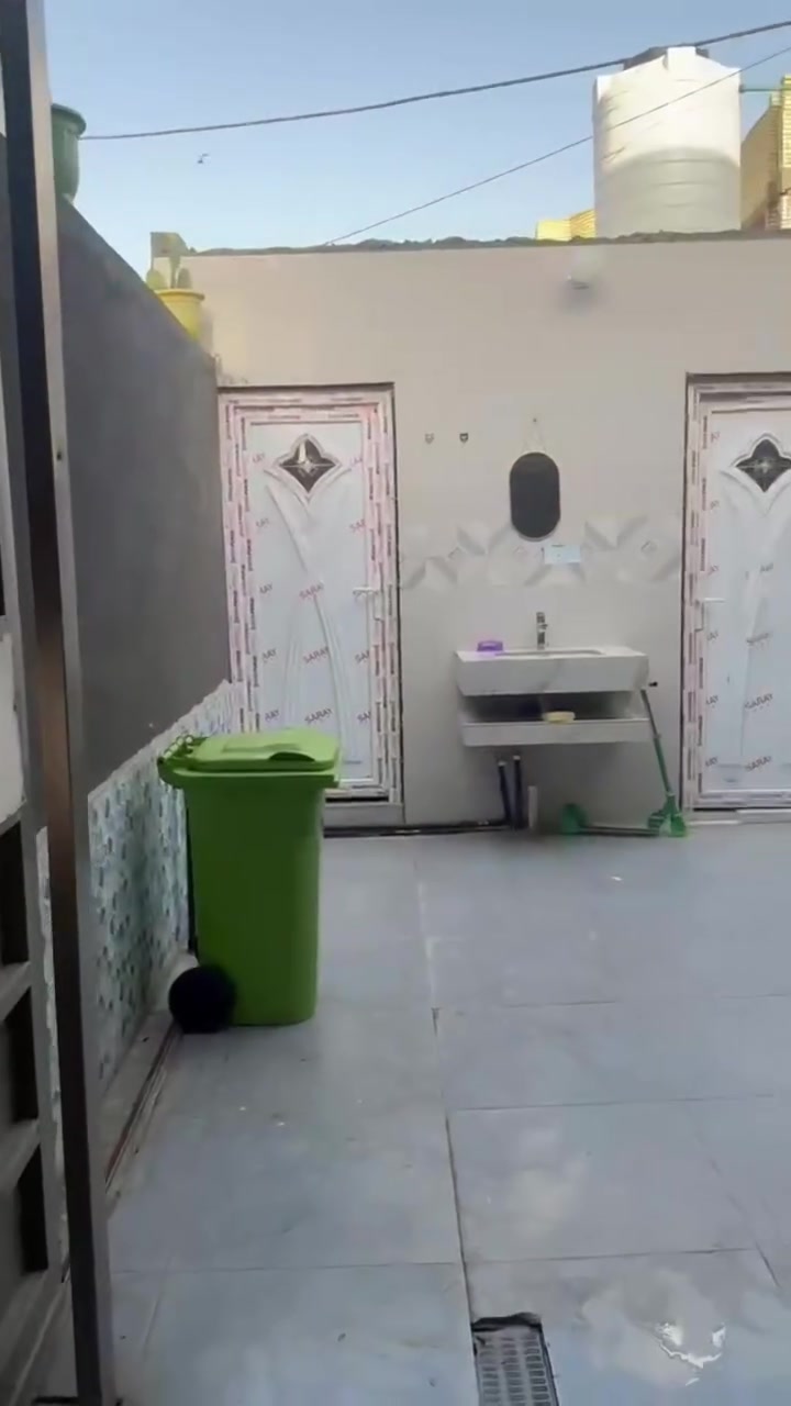 دار زراعي للبيع المساحه 360 يحتوي على استقبال ومطبخ وصاله وغرف عدد2وصحيات داخليه وخارجية

ملاحظه 
1- الأثاث مع الدار 
2-السبالت 
3-الكاونتر 
4- طاقه شمسيه
العنوان شارع السفينه قرب مدرسة الواثق 
السعر 170 مليون وقابل لتفاضل الاستفسار أكثر مراجعة مكتب الواثق أو الاتصال على ***********
