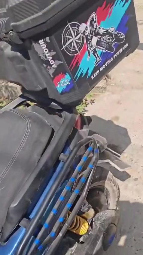 اباجي فول الفول الفول وعل فحص ملف 300 6 بطريات مصطره وعل فحص حيل سريع وقوي زلغ مابي هواي بي موصفات يرجع بك يمشيك بل شحنه الوحده 80 كيلو وكثر 3 سرعات السرعخه مالته 100 كامل مكمل جاهز من كلشي ومكفول من كلشي السعر 900 وبي مجال جماعت 800 مابيع لله يرحم ولديكم وكلكم عله راسي المكان ابو غريب خرنابات هذ رقمي *********** البطريه الوحده38 امبير ولله اجيت بي من الحبانيه لبو غريب خير من لله
