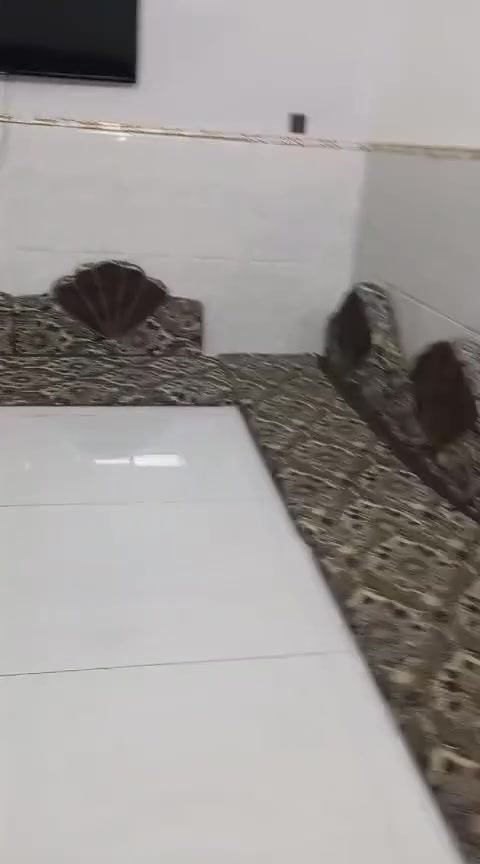 سلام عليكم بيت للبيع مساحة مية وربعين مكاني بغداد مدينه الصدر الحميدية رقم الهاتف ***********
