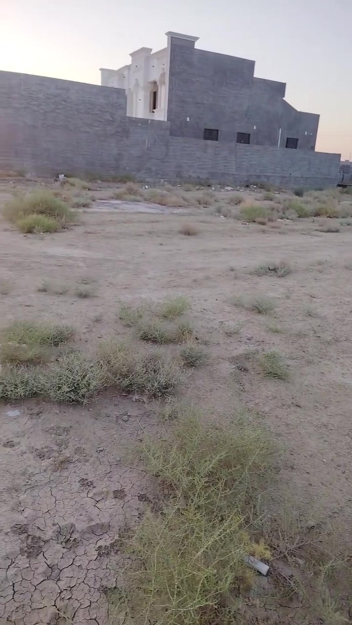 قطعة أرض للبيع ناحية اليرموك قرب محطة ستار جياد مساحة الأرض 1000 متر جاهزه من كل الخدمات الاستفسار الاتصال بالرقم ***********
