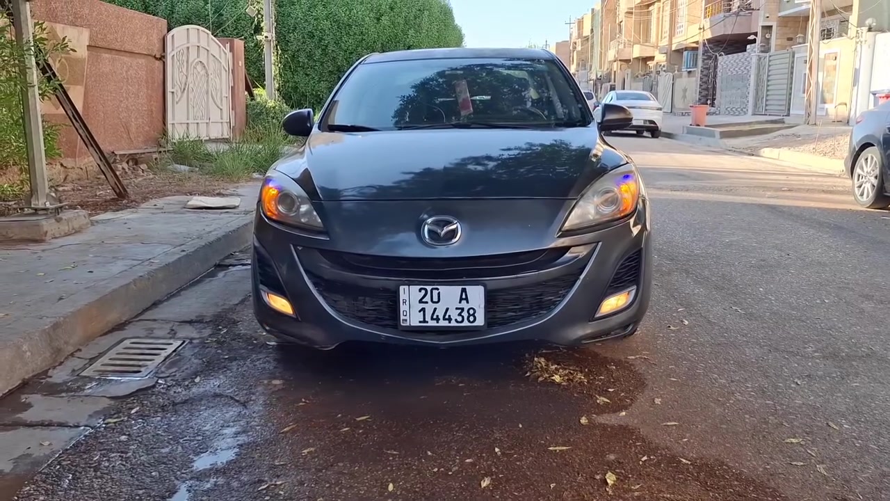 السلام عليكم
عشاق الياباني الاصيل 
((تم تنزيل السعر للحاجه الماسه))

مازدا زوم 3 /خليجي للبيع موديل 2010 

رقم انكليزي سنوية باسمي وهزه جديد.
شرط التحويل. 
 فول النظافه كلشي بيها جديد وراح اشرحلك تفاصيلها كامله حته لادوخ ولاتسألني  شبيها مابيها 
كير ومحرك شديته جديد يعني مكفولات. 
 تبريد وتدفئه شغاله  

غرفتها جديده مثل ماموضح بالصور وبالفديو المرفق. 
  سنتر لك ريمونت جامها 4شغال كهرباء 
كهربائياتها كلها شغاله مابيها ولا كلوب مايشتغل
صدرها ورا وكدام كله جديد شديته وتشوفه بعينك يعني :- اربع دبلات جدد مشط ستيرن جديد 
طوبات شمعات طبلات كله جديد هسه شاده وبشرط تفحصها بنفسك وتتأكد منها

 السياره مصبوغه حزام للجماليه والتجديداان كان بيها جراد وموضحلك بالصور وبالفديو  يعني مابيها ضربه السياره

ترايك مفتوح وين ميعجبك  سياره مال جني

السعر :- 82 ورقة وبي مجال للطيبين 
العنوان :- بغداد / قرب مرور الكاظميه 
الاتصال :- ***********
