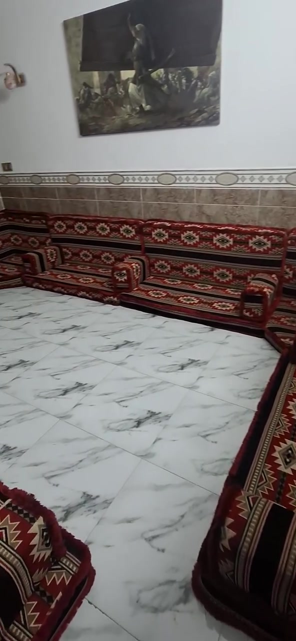 السلام عليكم ديوانيه للبيع بعدها جديده السعر ٤٠٠ الف
***********
