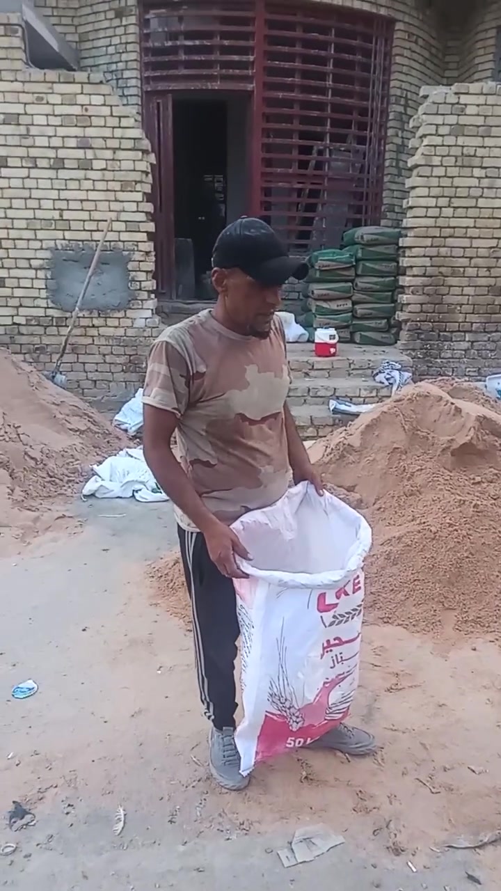 حي العامل • عمال بناء • نقل رمل وتراب
