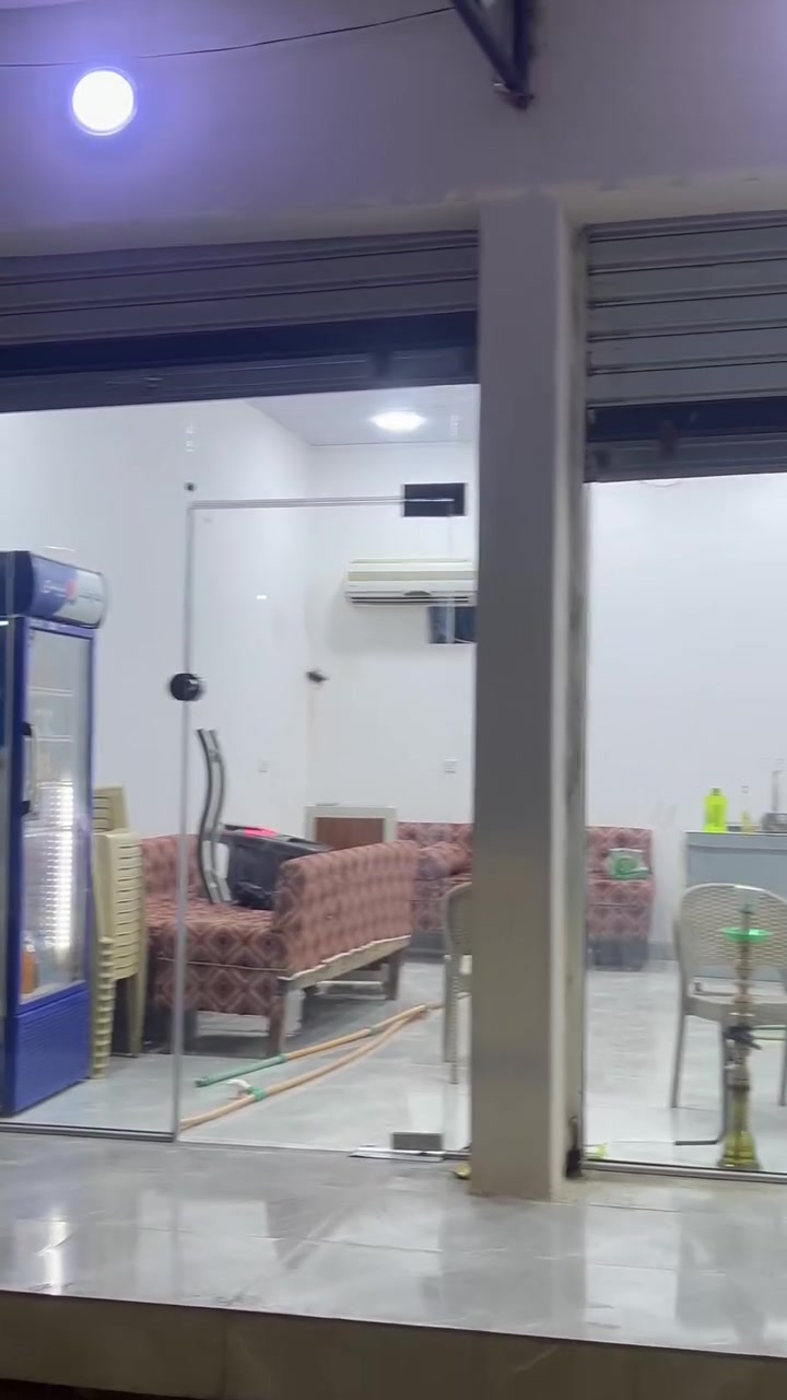 جامخانه جام عرض ثلاث امتار وارتفاع مترين ونص للبيع مستخدمه شهرين فقط للتواصل واتس ***********
