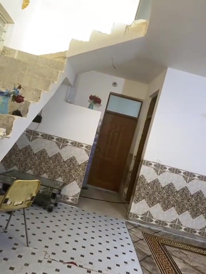 دار للبيع 
الموقع: بغداد/الراشدية /سبعة نيسان الشارع خلف مدرسة الاحنف الابتدائية

مساحة 200متر 

استقبال 7*4صافي 
غرفتين 5*4
و حولي 7*4 متر 
وبيتونه 7*4

مطبخ 4*5 غير مسرمك حتى المشتري يصممه على ذوقه اذا راد يسوي حار وبارد او لا 

للتواصل يرجى الاتصال على الرقم 

***********

السعر130
