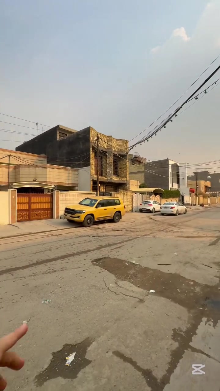 � بيت للبيع في منطقة الامين الثانية
📍 الموقع: منطقة الامين الثانية، قرب فلكة الحدادين – الشارع العريض

📐 المساحة: 150 متر
📏 الواجهة: 7.5 متر
📏 النزال: 20 متر

🏡 تفاصيل البيت:
• بناء حديث، 
• طابقين
• 4 غرف
• 2 حمام
• كراج يتسع لسيارة
• البيت خالي من الرطوبة والمشاكل
• الكهرباء والماء مدفوعات
• جاهز للسكن

🔹 مجال بسيط للجادين فقط.

📞 للاستفسار:
***********
