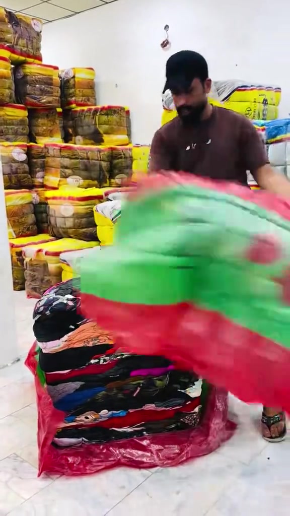 ملابس • للبيع
