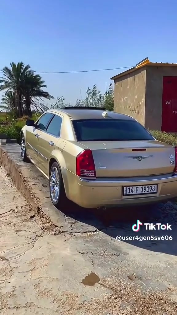 سلام عليكم سياره اوباما٢٠١٠جاهزه من كلشي ملكيه فول فتحه تخم تاير حداديه تبريد جاهزه للخير مصبوغه حزام جماليه سعر١٤٠وبيه مجال***********
