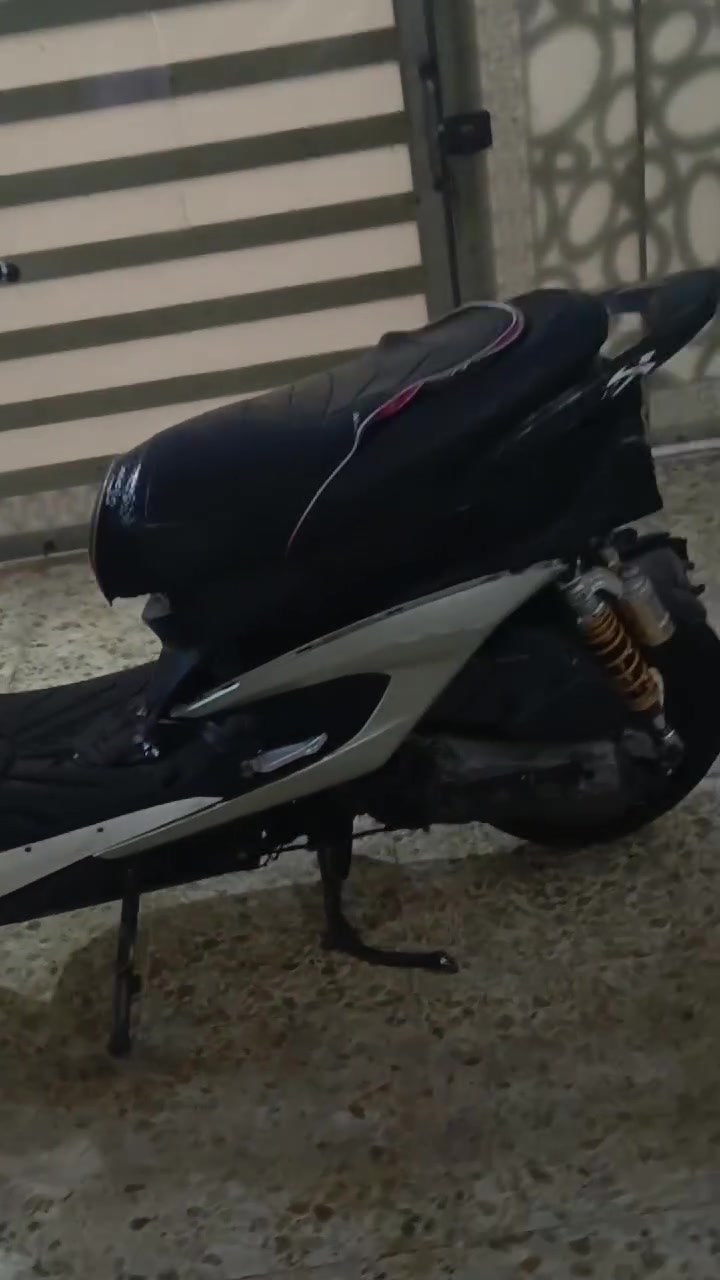 سلام عليكم 
سكنس لد للبيع او مراوس بماكس بفرق 
دراجه جويتر تعبان 
مكان فلوجه حي الشهداء
رقم***********

نص مكتوب في الصور:
- ١ of ٥ لعمر راح أمس الساعة ٨:٤٠ م