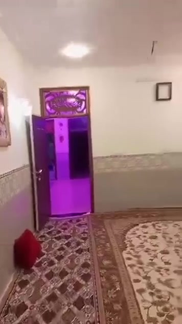 بيت للبيع مساحه 400متر سند 25 شعله دوانم شارع لبلوك  القاط الاول غرفتين واستقبال ومطبخ وصاله كبيره ومنور وصحيات داخليه وترك خلف البيت وحديثه كبيره وصحيات خارجيه وكراج للسيارات قاط ثاني غرفه كامله وحمام وغرفه محوليها مخزن مكاملات  للاستفسار خاص متواجد
