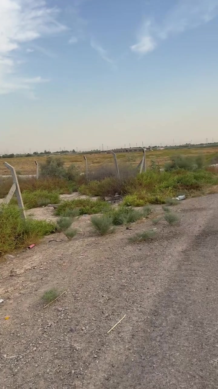 دونمين للبيع عبور الجسر الفرنسي 
 
طريق الخنساء مباشر على التبليط 

يوجد بيها ماء سكي وكهرباء 
***********
