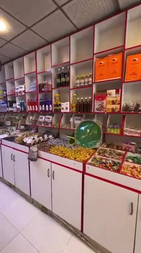 السلام عليكم ديكور محل كبير كامل متكامل يحتوي على رفوف كبيرة وتتحمل الوزن وخانات سحب سكك كبيرة وايضا ذو مساحة تخزين عالية.
ملاحظة: مع الديكور ميز كاشير مع الديكور.
يرهم لكثير من المشاريع
والديكور كلة خشب أصلي أصلي أصلي يتحمل الوزن ومرتب ونظيف جدا  واليكول غير هذا الحجي خل يجي ويشوف بعينة.
السعر : 4 ملايين  وبيه مجال للشراي والمو شراي لا يكسر بسعره رحمة على والديكم.
الرقم *********** السكن بغداد الرصافة
