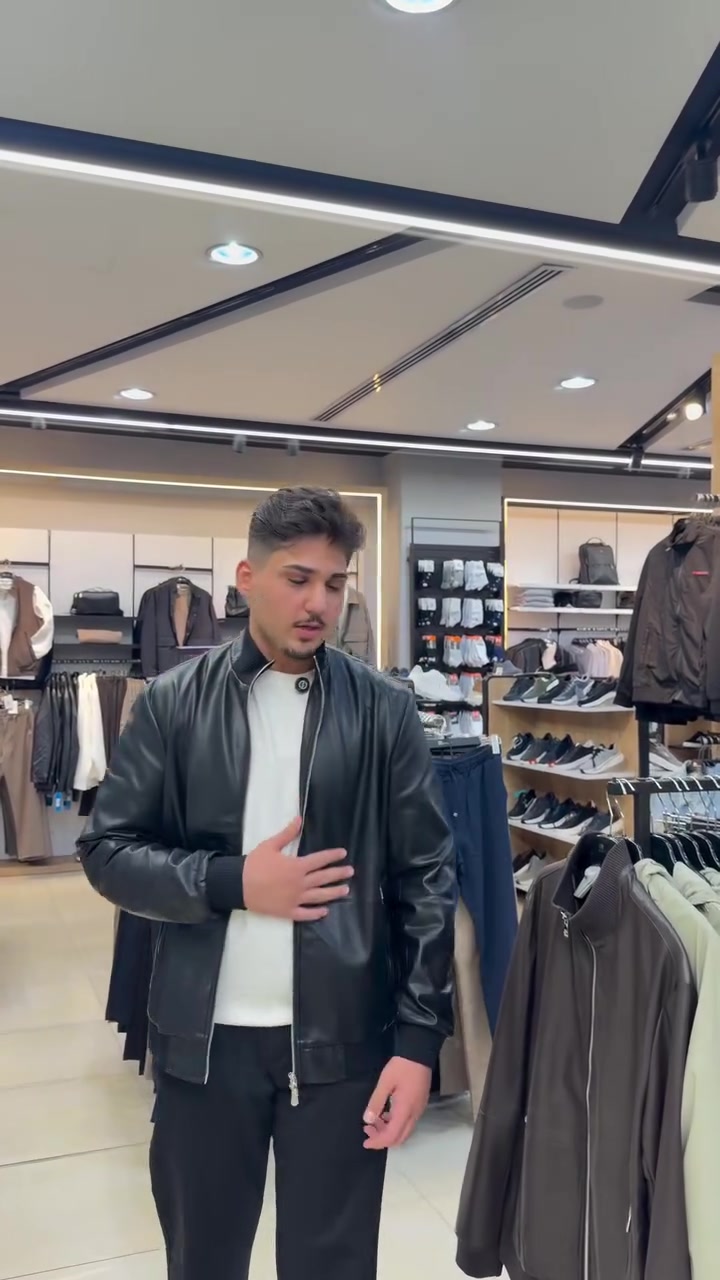 NEW COLLECTION 🍂
الموسم الجديد يبدأ من هنا 🤎
اكتشفوا مجموعة خريف وشتاء 2026/27 الآن في الكوخ للأزياء. 

***********

 
#الكوخ
#الكوخ_فرع_السيدية
