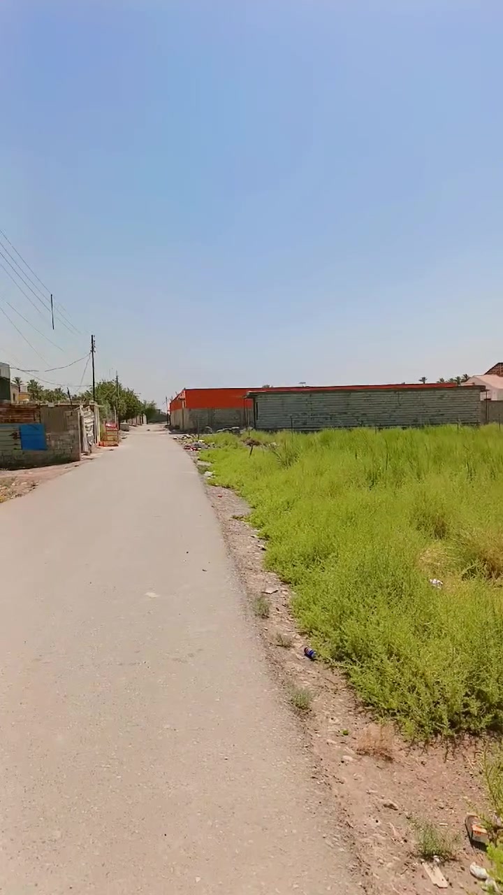 يالله سلام عليكم دونم و١١٥ متر طابو سند ٢٥تحويل باسم المشتري مستقلة بسند واجهة ٤٠ متر خدمات كامله كهرباء تبليط ماءاساله ترهم سكن أو مزرعة ودار استراحة العنوان المداىن منطقة الجعاره السعر ٢٤٠ مليون وبين مجال للاستفسار الاتصال على ***********
