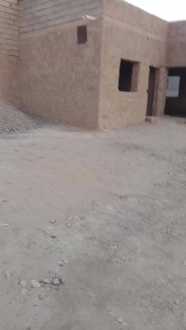 ‏دار في حي البكر الغربي للبيع قرب مشروع ماء حي البكر الغربي
‏المساحة ٢٠٠ بناء و٢٠٠ قطعة. 
‏متكون من غرفتين ٥*٤ 
‏صالة ٥*٣.٥ 
‏مطبخ ٥*٤
‏ديوانية ٦.٥*٤
‏السعر ٣٠ مليون ( قابل للتفاوض )
‏للتواصل على الرقم *********** أو على الخاص..
‏
