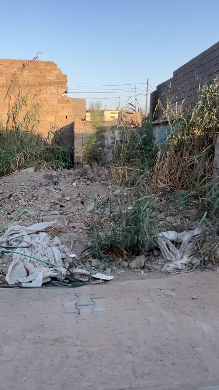 قطعة ارض للبيع المساحة ١٦٥ م سبع قصور شارع ابو أحمد مقابل المرس ابن سينا جميع الخدمات متوفرة يرجى التواصل مع ارقام الهاتف *********** مكتب المشرق
