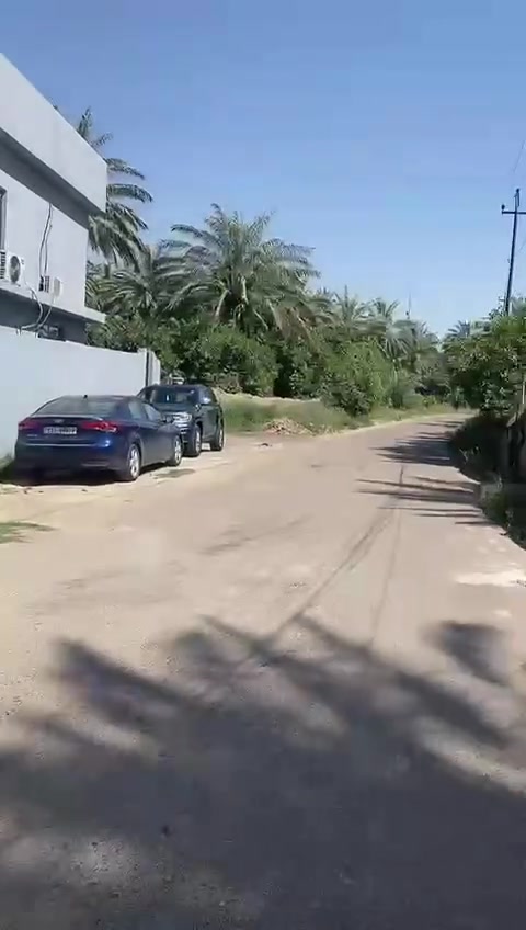 البيع دارملك صرف زراعي سند25اني صاحب السند مساحه 700متر واجها15نزال45 خمسه غرف نوم صاله مطبخ كراج حديقه صحيات تريدبس البيت ابيعلك تريدبس الحديقه ابيعلك وتفاصيل داخل المقطع بيت ركن على ثلاث شوارع تبليط متوفركل الخدمات العنوان بغداد راشديه مركز الناحيه السعر420 بيه مجال ***********
