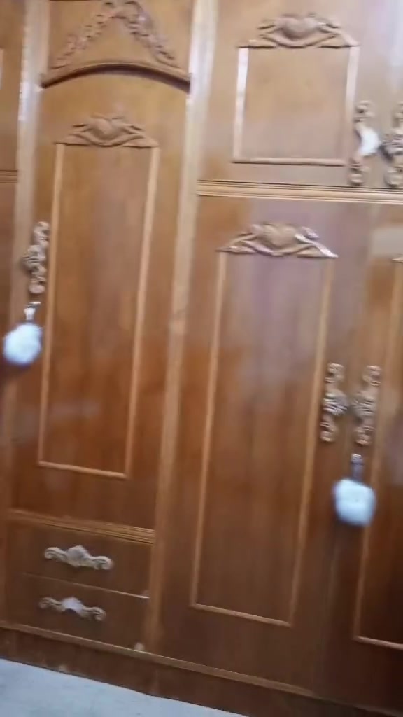 للبيع غرفة نوم كامل السعر 900 وبيها مجال التواصل على رقم ***********
