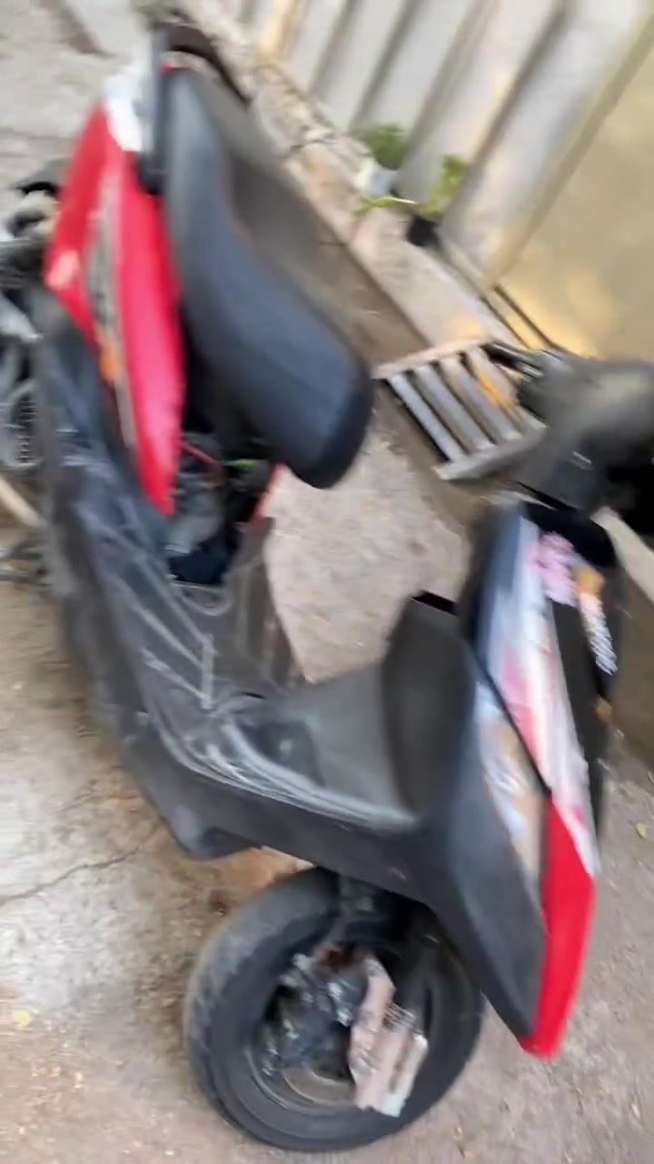 للبيع دراجه ثعلب كفاله كفاله كفاله لحد يكلي شبيها مابيها الدراجه ما نقصها كلشي برغي راحد ما نقصها كفاله عامل من تايرات ابريكات ربع مذب عليها بس دهن وبانزين عليها تزوين 
صدرDY
فج فرندو 
استاند صفح بوشً
صالنصه استيل 
اكلجات رياضيً شلعه فول 
قطره دهن استيل 
كفر مميز الدراجه مكينه وشاصي وكفر وسوادات ختم واحد 
منفيس اوراق معرض موجوده 
مصروف عليهاً الدراجه 
مكينه ناعمه لا وصوصه ولا طكطكه ولا جكجكه
الف فيتر وديها اترايك وين ما يعجبك نضافه فول شلعه قويه معدل قويً الدراجه ماشيه قليل 
عنواني كاضميه 
***********
سعر مليون وخمسين لحد يكور اهواي وهيه ثعلب ميعجبه اعبر المنشور سعر قابل للتفاوض
