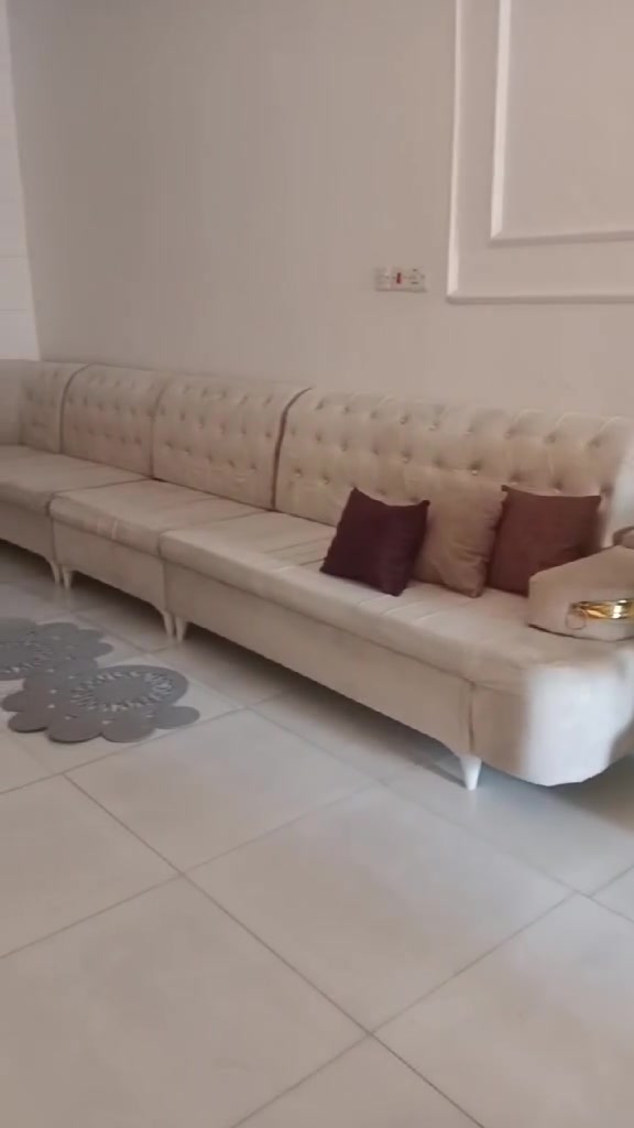 عسلام عليكم ديوان للبيع كلش نضيف وي ضرر ما بي وخشب درجه اوله بلوك اسود كلش ثكيل عشر مقاد سعره 350.  مكانه لمشتل مفصله قبل كم شهر 750.  اريده 350.  ***********
