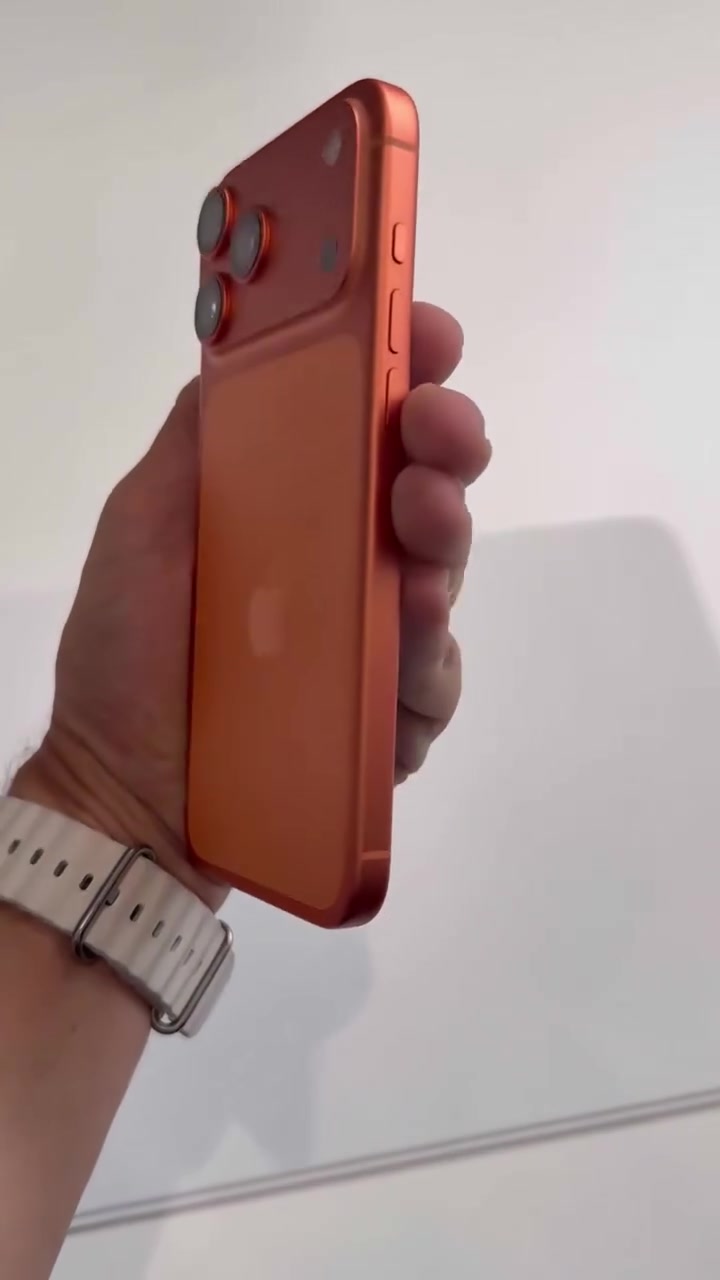 📱 iPhone 17 Pro Max
📱 أيفون 17 برو ماكس 

🔹 نسخة الشريحة الفعلية
🎨 اللون: Cosmic Orange 🟠
💾 سعة التخزين 256GB
🔋 بطارية الجهاز 100%
✨ الجهاز مستخدم قليل جداً — طك كارتون فقط
💯 بحالة الوكالة
🛡️ وبعده تحت الضمان

💰 السعر: 1,725

📞 للاتصال: ***********
