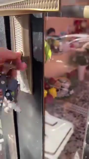 محل ورد للبيع كامل 
براد مركزي عنوانه الدوره 
ايجاره500
***********
