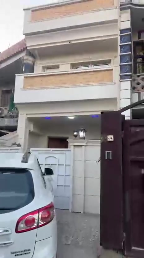 بيت للايجار شارع فلسطين قرب افران الفراشه كهرباء خصخصه ٣ غرف نوم ينفع سكني او تجاري موقع مميز للاستفسار ***********
