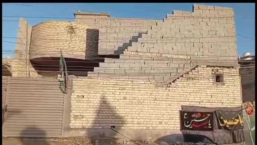 سلام عليكم
دار ل بيع كربلاء امن الداخلي
سادس بيت على شارع العام
يحتوي الدار على ٤ غرف نوم
استقبال مفتوح على صاله كبير
مطبخ صحيات داخل او خارج 
درج خارجي على طارمه 
مساحه الدار 210 متر طابو صرف بناء حديث
تفاصيل موضح فديو او الاتصال على رقم
***********
