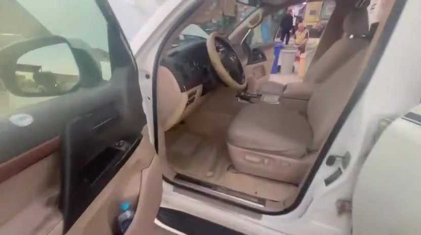 سلام عليكم لانكروز مديل ١٢ محدث ٢٣ خارج فقط سياره جاهزه مابيه نقص ترهم بيع ومراوس حسب قناع *********** رقم بغداد بسمنه سياره
