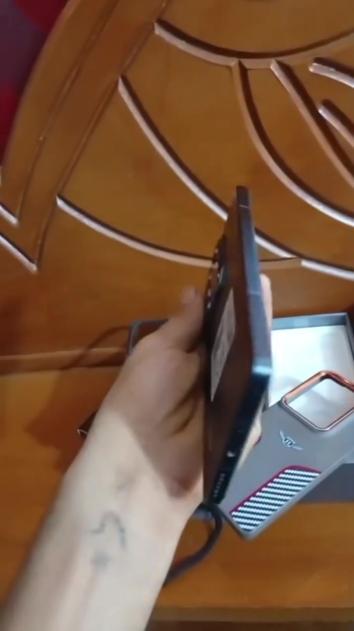 سلام عليكم شوف الصور وقتنع وعلق تحياتي 
موبايل انفكس نوت 50 برو  
موبايل نظيف كلش 
يدعم شحن سريع 90 واط
ذاكره 256 12+12
يدعم ببجي 90 فريم سلاسه فول 
موبايل كامل غراضه مابي اي كسر  فقط شخوط مال كفر
مكاني النجف الاشرف  #الجميع #شرايه
