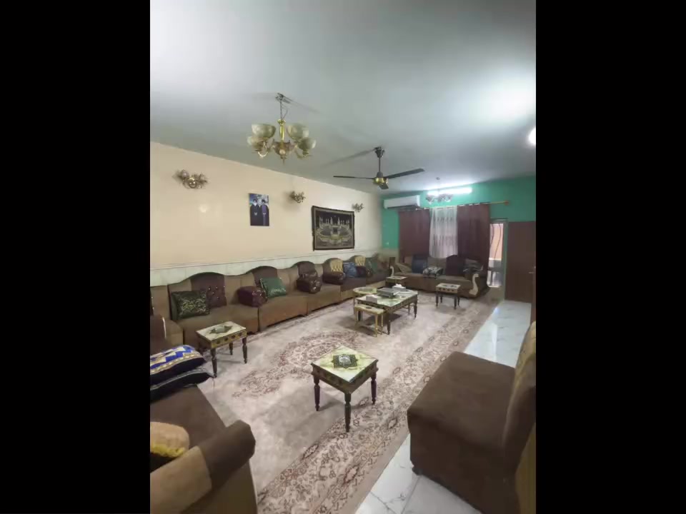 السلام عليكم
دار للبيع🏠 
المساحة:260م
الواجهة :١٣
النزال ٢٠
الموقع📍 بغداد /حي النصر /شارع انشائية حمزة المياحي  الفرع العاشر1️⃣0️⃣ 
جنس الأرض /طابو صرف سند بأسمي ✅
يحتوي البيت على 5️⃣غرف نوم ✅
+على استقبال وصالة ومطبخ ✅
وصحيات داخلية وخارجية ✅
وكذلك صحيات في الطابق الثاني ✅ 
و4 غرف نوم في الطابق الثاني ✅
البيت مرتفع عن الشارع ✅
ويحتوي على خطوط ماء عدد2 ✅ 
وكذلك على سبالت على عدد الغرف 
والمطبخ ايضاً ✅
يباع البيت مع الأثاث أو بدونه 
للاستفسار الاتصال على الرقم  أو واتس اب 
***********
