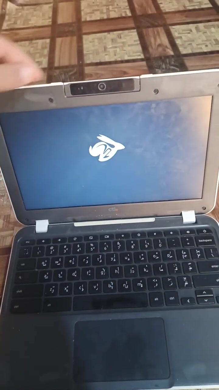 سلام عليكم حاسبه نضيفه حيل ومال باله اصليه فول سخر ٧٥ مكاني حله ***********
