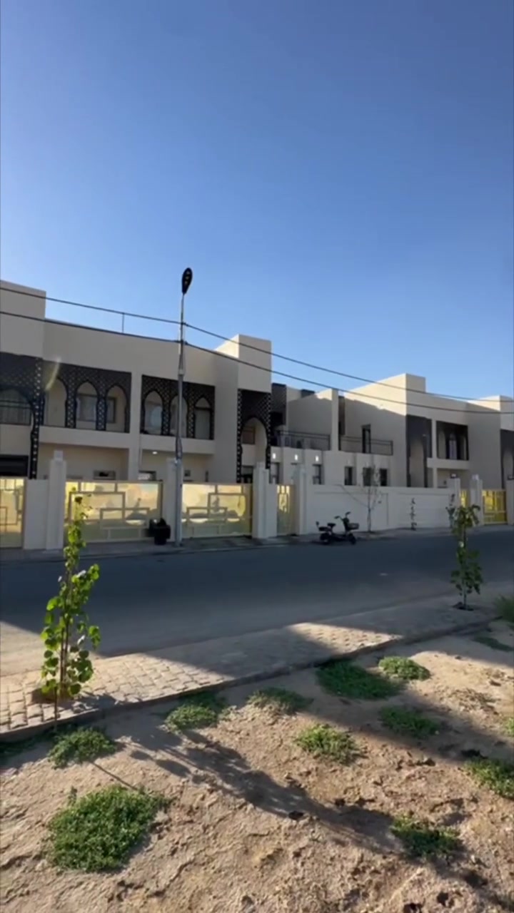 يتوفر بيت vib في مجمع السلام 
يتكون من ٥ غرف نوم وصحيات عدد ٣ كافه خدمات متوفره في مدينه السلام  للبيع او مراوس بقطعه ابوبيت عادي داخل مجمع 
***********
***********
