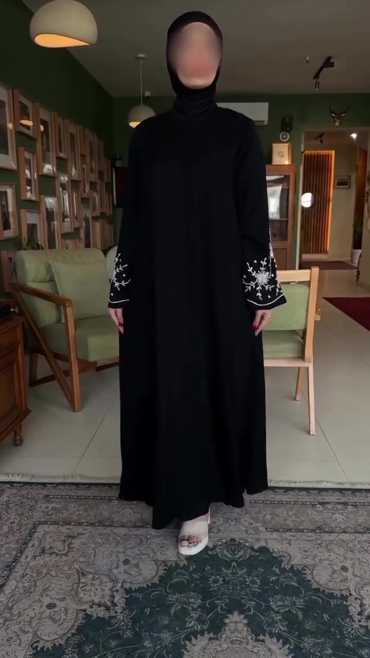 عباية خليجية سوداء شغل يدوي احترافي بالردان 🤍 ✨ 
متوفرة بجميع القياسات📏 
 السعر: 35,000 دينار عراقي 💵
التوصيل 🚕 :
داخل النجف: 3,000 دينار
إلى جميع محافظات العراق: 5,000 دينار
للطلب والاستفسار عبر مراسلة الصفحة 📩 
أو واتساب *********** 💚 

#عبايات_خليجية #عبايات #عباية_دوام #عباية_سوداء #النجف #العراق #عباية #اكسبلور
