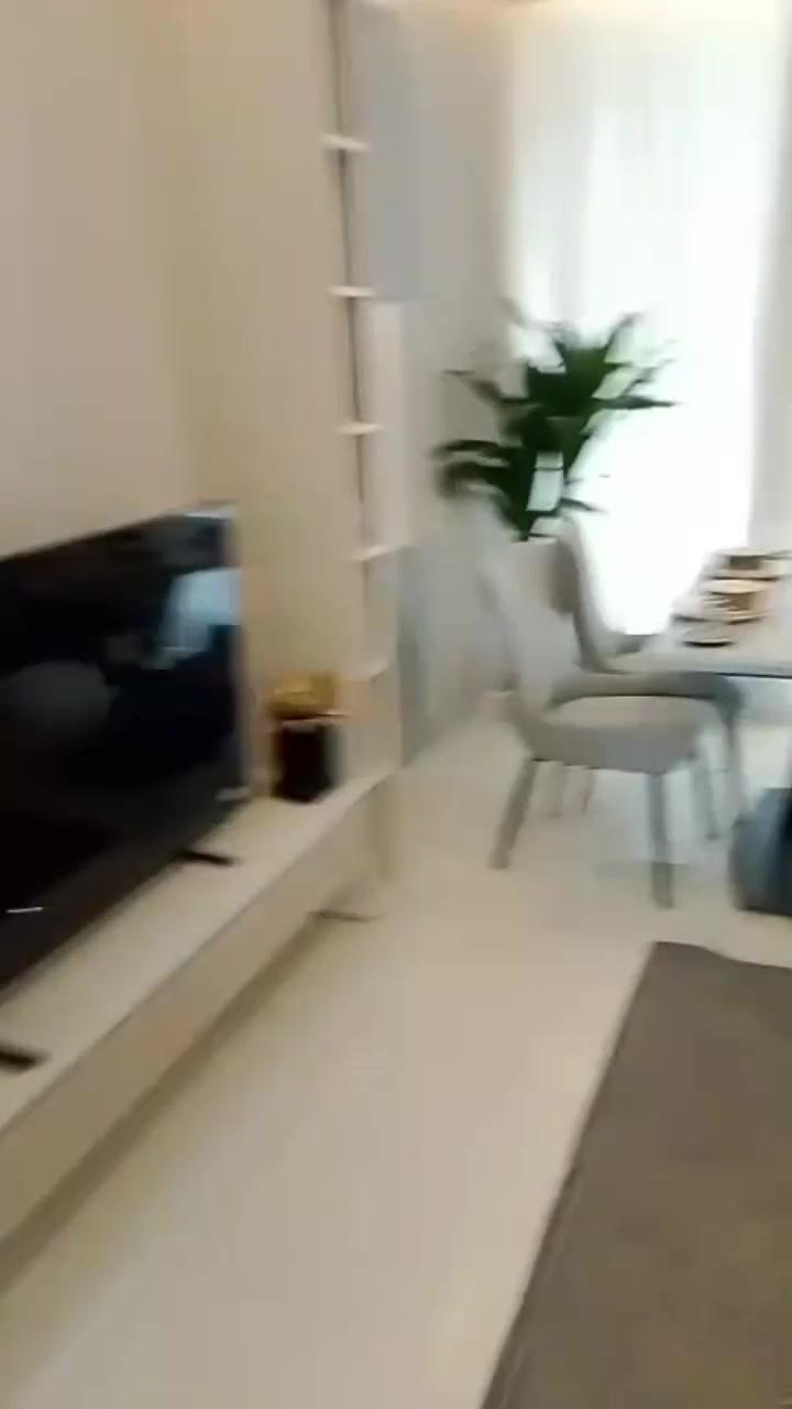 🏙️ فرصة سكن واستثمار مميزة في السيدية – بغداد

يتوفر حالياً شقتان فقط ضمن مجمع سكني متكامل بموقع مميز في السيدية / بغداد، مع تسليم قريب خلال 10 أشهر ونظام تقسيط مريح يصل إلى 8 سنوات.

🏠 مواصفات الشقة:
• المساحة 160 م²
• 3 غرف نوم
• خريطة مميزة واستغلال ممتاز للمساحات
• استقبال واسع
• 2 بلكونة
• 3 صحيات
• تبريد مركزي
• غاز مركزي
• عزل صوتي
• مطبخ هدية 🎁

🌳 مجمع يوفر الخصوصية والراحة:
• حوالي 65% مساحات خضراء ومفتوحة
• مسافة تصل إلى 50 متراً بين بناية وأخرى لخصوصية أكبر
• 4 مصاعد لكل بناية
• كهرباء 24 ساعة
• 3 مداخل ومخارج للمجمع

📍 موقع استراتيجي:
• دقيقة واحدة عن سريع الدورة
• 6 دقائق عن مول العراق
• 9 دقائق عن الجادرية

💰 ميزة سعرية مهمة
فرق بالسعر بحدود 28–30 مليون دينار مقارنة بالنظام القديم.

💳 ميزة التقسيط
بدلاً من نظام التقسيط السابق لمدة 4 سنوات، يتوفر نظام شراء بمقدمة وتقسيط يصل إلى 8 سنوات، دون الحاجة إلى دفع قيمة الشقة نقداً بالكامل.

🔑 التسليم خلال 10 أشهر
يعني أنك تجمع بين التسليم القريب والتقسيط طويل الأمد.

🔥 المتوفر شقتان فقط

160 م² | 3 غرف | 65% مساحات خضراء | كهرباء 24 ساعة | تقسيط 8 سنوات | تسليم خلال 10 أشهر

📩 للسعر، تفاصيل الأقساط والحجز، التواصل ***********

ادناه نموذج راقي في الفيديو عن الشقة وتم تحسين المخطط بصورة ارقى
