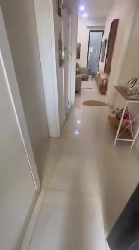 بيت ١٠٠متر في مجمع الضباط السكني زراعي سند ٢٥ ٣طوابق  يحتوي ع ٣غرف نوم مع حمامات عدد ٢ واستقبال و صاله معيشه ومطبخ حار وبارد ومناور ٢ للبيع مع الاثاث بناء حديث للاستفسار الاتصال على الرقم التالي ***********
