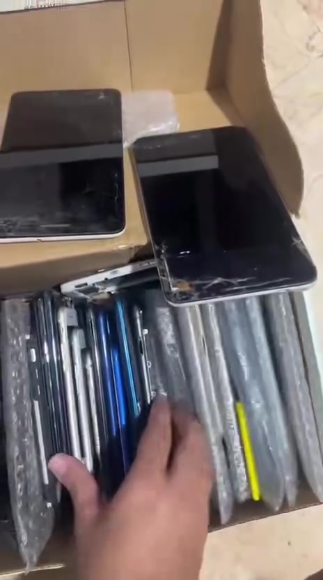 للبيع 22 جهاز بسعر 170,000 بيهن ايفون وبيهن اندرويد مجرد يتصلحن يرجعن يشتغلن للتواصل ***********
