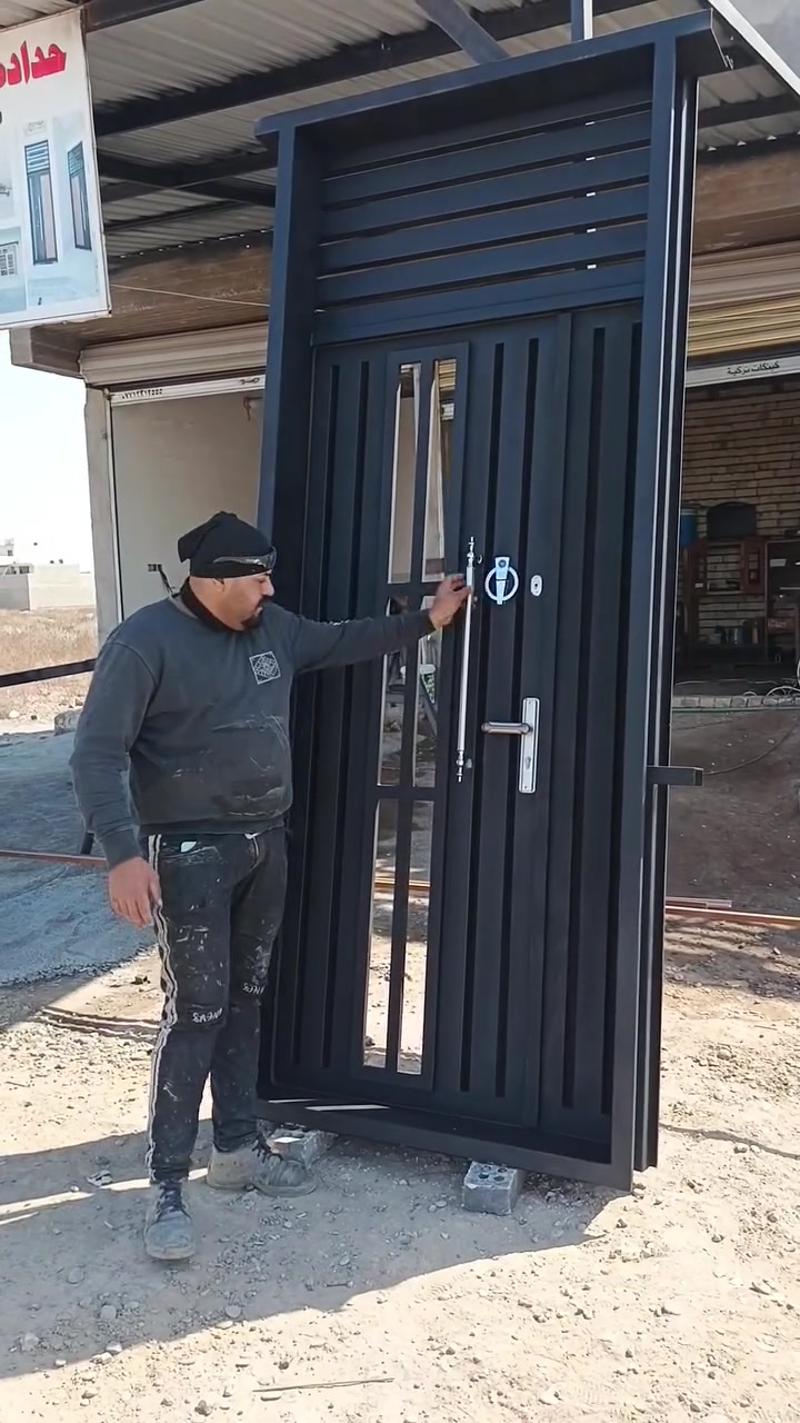 السلام عليكم يوجد لدينا انواع كافه شغل الحداده شغل درجه اولى مكان بغداد التاجي *********** اسياواتساب ***********
