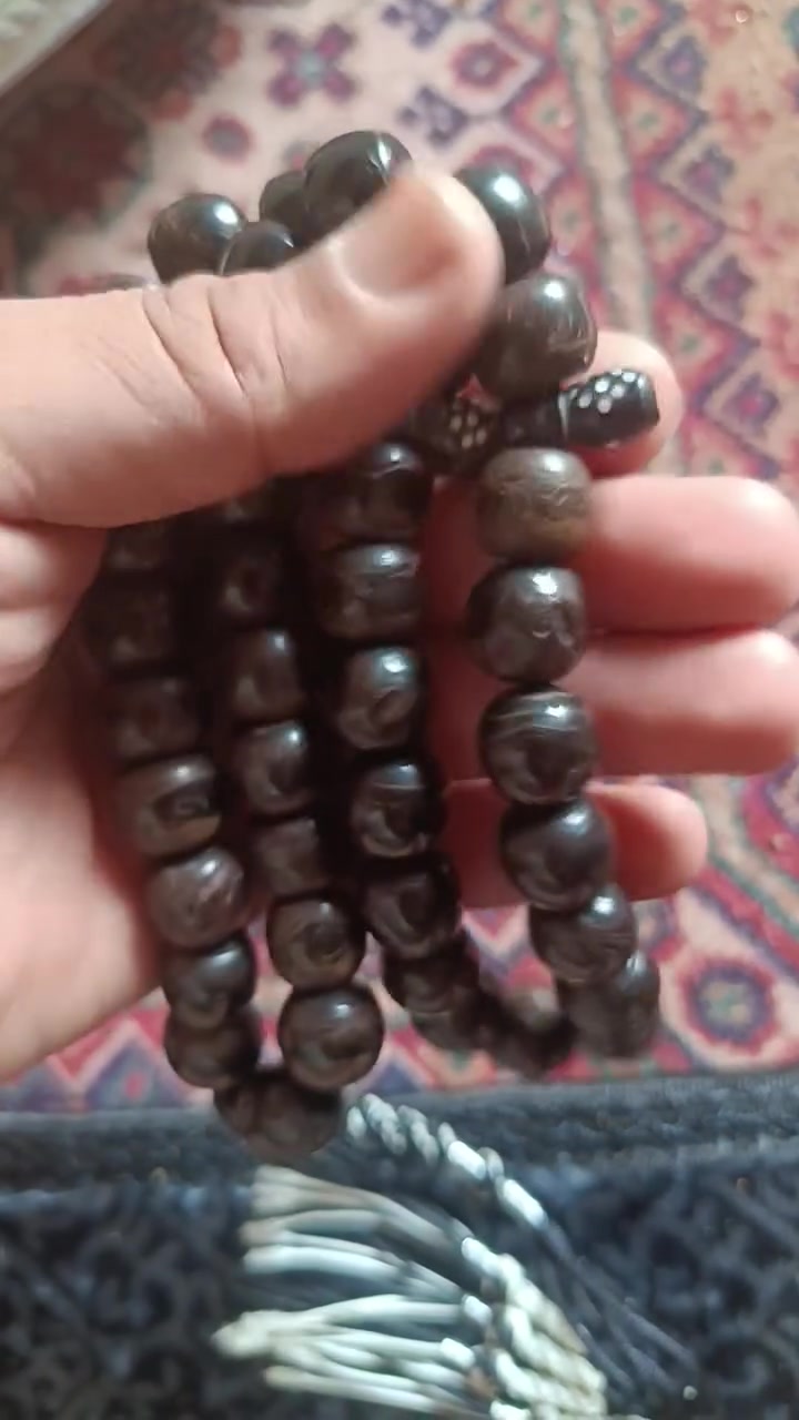 بسم الله الرحمن الرحيم 
اللهم صلِّ على محمد وآل محمد 
للبيع سبحه يسر حجازي قديم 41حبه وشراي يدلل سعره 350الف ***********
