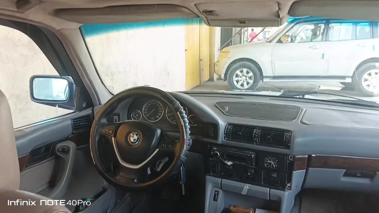 من رخصت الدم بي ام 225 مسكر مكينه العدله
تبريد ثلج 🥶 كير ومحرك كفاله تخم تاير 
صدر امامي خلفي جديد صبغت سياره جديده 
كشره حلو وبيه *********** وتساب
