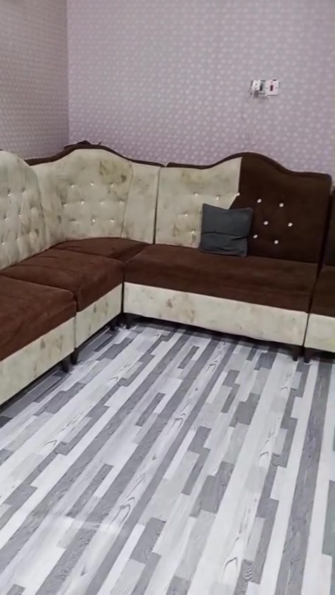 قنفات نضيفات للبيع ب300وبيهن مجال العنوان البصره التنومه ***********
