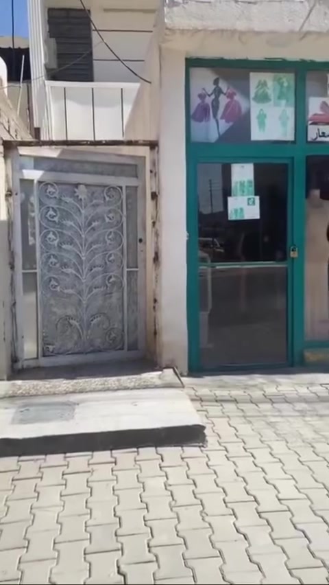 السلام عليكم
بيت تجاري للبيع بسعر جدا جدا مناسب في بداية الحسينية

البيت باسمنه ونفتح بيان ثاني يوم

المساحه 100 متر واجهه 5 ونزال 20 

العنوان بغداد الحسينيه شارع ابو سمير 

البيت ع نفس الشارع 

بصف مصور اليقين 

البيت الطابق الأرضي طابوق 🧱 جمهوري 

والطابق الثاني بلوك كلار 

طابقين 3 غرف نوم واستقبال ومطبخ وحمامات عدد 2  وستاره وبيتونه 

ويحتوي على محل كبير مؤجر 

البيت كامل المواصفات كله سيراميك وبناء جناي 

الكهرباء كل طابق مفصول عن الثاني بالوطني وبالسحب مشترك 

المجاري الأمل الشريف المصري 

شيش التسليح ff 

شوف الفيديوهات توضح كلشي 

سعر البيع 105 قفل غير قابل للتفاوض نهائيا  سعره جوه السوق بهواي الله شاهد اسال وشوف الاسعار وخابرني 

رقمي ***********
