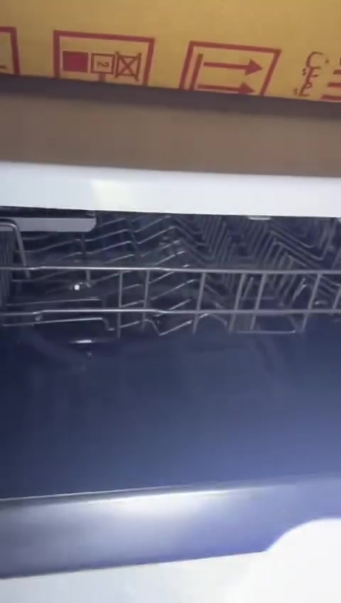 غسالة صحون اخت الجديدة LG  استعمال واحد حتى كتلوكها موجود اريدها ب٢٠٠ ألف الاتصال على الرقم  ***********

نص مكتوب في الصور:
- 6:06
- Basra
- 24 August 6:05 PM
- Edit
- LIVE